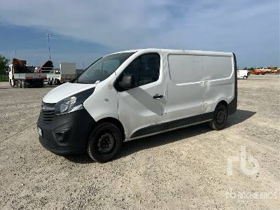 OPEL VIVARO - Camion fourgon: photos 1 OPEL VIVARO - Camion fourgon: photos 1