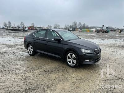 SKODA SUPERB - Voiture: photos 4 SKODA SUPERB - Voiture: photos 4