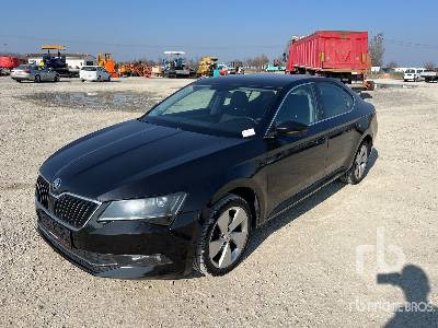 SKODA SUPERB - Voiture: photos 2 SKODA SUPERB - Voiture: photos 2