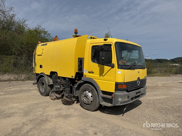 2002 Mercedes-Benz Atego 2001 Faun VIAJET 6 R/L on Balayeuse Sweeper Truck - Balayeuse de voirie: photos 1 2002 Mercedes-Benz Atego 2001 Faun VIAJET 6 R/L on Balayeuse Sweeper Truck - Balayeuse de voirie: photos 1