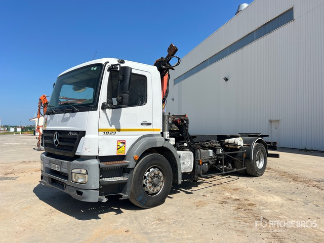 2006 Mercedes-Benz Axor 1823 4x2 Cab and Chassis - Châssis cabine: photos 1 2006 Mercedes-Benz Axor 1823 4x2 Cab and Chassis - Châssis cabine: photos 1
