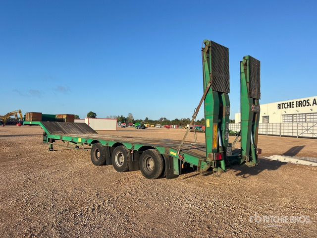 2007 ACTM S46315R Semi-Remorque Porte-Engins 3 Es ... Lowboy Trailer - Semi-remorque surbaissé: photos 3 2007 ACTM S46315R Semi-Remorque Porte-Engins 3 Es ... Lowboy Trailer - Semi-remorque surbaissé: photos 3