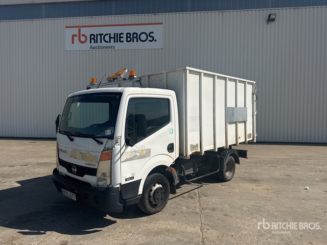 2007 Nissan Cabstar 35.11 4x2 Camion Benne Dump Truck: Light Duty - Camion benne: photos 2 2007 Nissan Cabstar 35.11 4x2 Camion Benne Dump Truck: Light Duty - Camion benne: photos 2