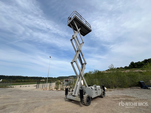 2009 Haulotte H12SX 4x4 Diesel Nacelle Ciseau Scissor Lift - Nacelle ciseaux: photos 3 2009 Haulotte H12SX 4x4 Diesel Nacelle Ciseau Scissor Lift - Nacelle ciseaux: photos 3