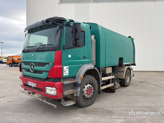 2012 Mercedes-Benz Axor 2012 Brock 7M3 on Balayeuse Sweeper Truck - Balayeuse de voirie: photos 2 2012 Mercedes-Benz Axor 2012 Brock 7M3 on Balayeuse Sweeper Truck - Balayeuse de voirie: photos 2