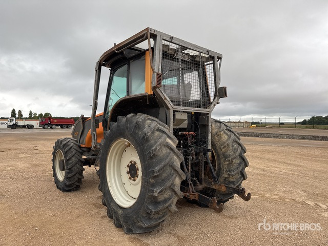2012 Valtra T121 Tracteur Agricole (Inoperable) 4WD Tractor - Tracteur agricole: photos 3 2012 Valtra T121 Tracteur Agricole (Inoperable) 4WD Tractor - Tracteur agricole: photos 3