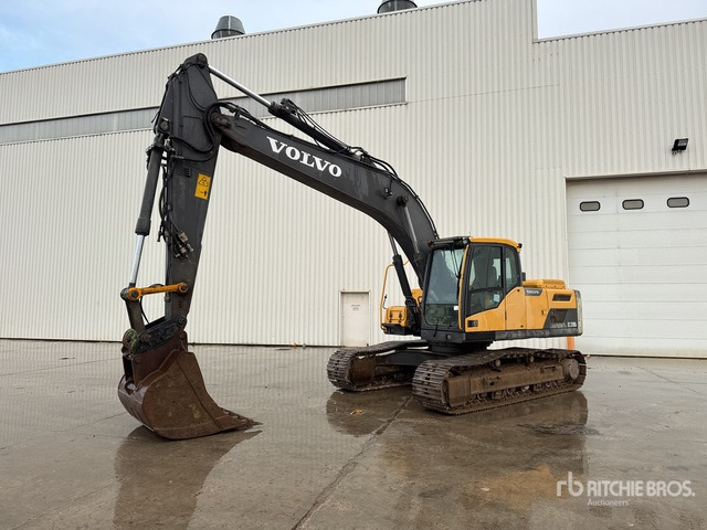 2014 Volvo EC220DL Pelle Sur Chenilles Tracked Excavator - Pelle sur chenille: photos 1 2014 Volvo EC220DL Pelle Sur Chenilles Tracked Excavator - Pelle sur chenille: photos 1