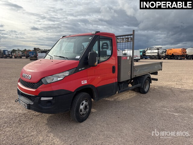2016 Iveco 35-130 4x2 Camion Benne (Inoperable) Dump Truck: Light Duty - Véhicule utilitaire benne: photos 1 2016 Iveco 35-130 4x2 Camion Benne (Inoperable) Dump Truck: Light Duty - Véhicule utilitaire benne: photos 1