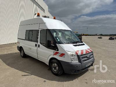 FORD TRANSIT 4x2 Camion Fourgon - Camion fourgon: photos 4 FORD TRANSIT 4x2 Camion Fourgon - Camion fourgon: photos 4