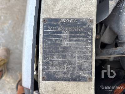 IVECO 35C11 4x2 Camion Plateau - Camion plateau: photos 5 IVECO 35C11 4x2 Camion Plateau - Camion plateau: photos 5