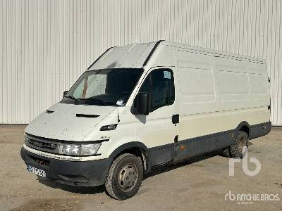 IVECO DAILY 35C12 Vehicule Utilitaire - Fourgon utilitaire: photos 1 IVECO DAILY 35C12 Vehicule Utilitaire - Fourgon utilitaire: photos 1