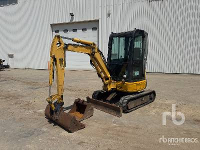 KOMATSU PC22MR-3 Mini-Pelle - Mini pelle: photos 1 KOMATSU PC22MR-3 Mini-Pelle - Mini pelle: photos 1