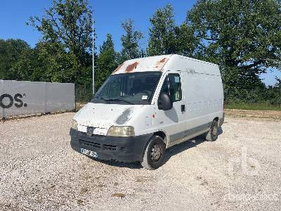 PEUGEOT BOXER Vehicule Utilitaire - Fourgon utilitaire: photos 1 PEUGEOT BOXER Vehicule Utilitaire - Fourgon utilitaire: photos 1