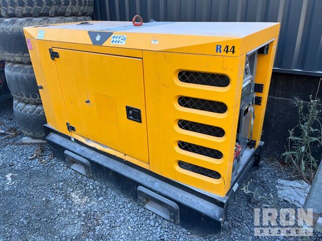 Sdmo R44 Generator Set - Groupe électrogène: photos 2 Sdmo R44 Generator Set - Groupe électrogène: photos 2