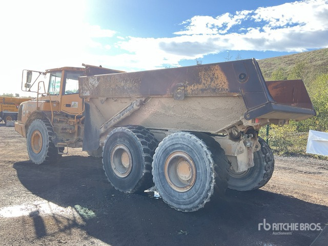 2004 Volvo A25D 6x6 Articulated Dump Truck - Tombereau articulé: photos 3 2004 Volvo A25D 6x6 Articulated Dump Truck - Tombereau articulé: photos 3