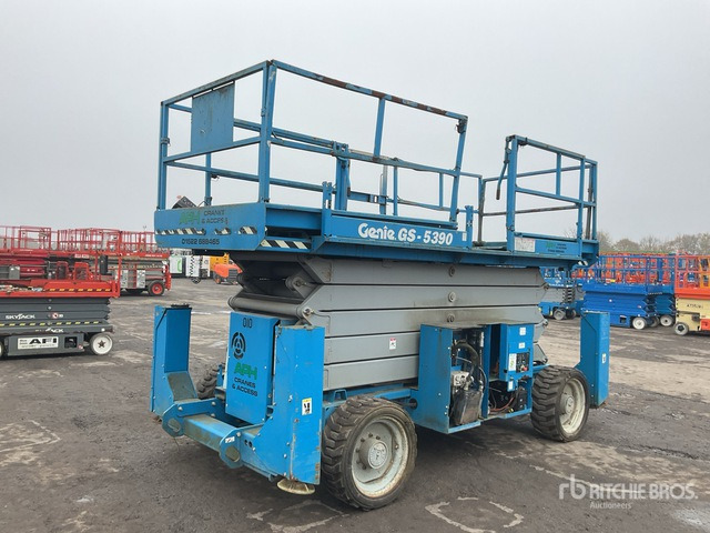 2007 Genie GS-5390 4x4 Diesel Scissor Lift - Nacelle ciseaux: photos 4 2007 Genie GS-5390 4x4 Diesel Scissor Lift - Nacelle ciseaux: photos 4