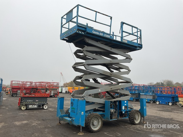 2007 Genie GS-5390 4x4 Diesel Scissor Lift - Nacelle ciseaux: photos 1 2007 Genie GS-5390 4x4 Diesel Scissor Lift - Nacelle ciseaux: photos 1