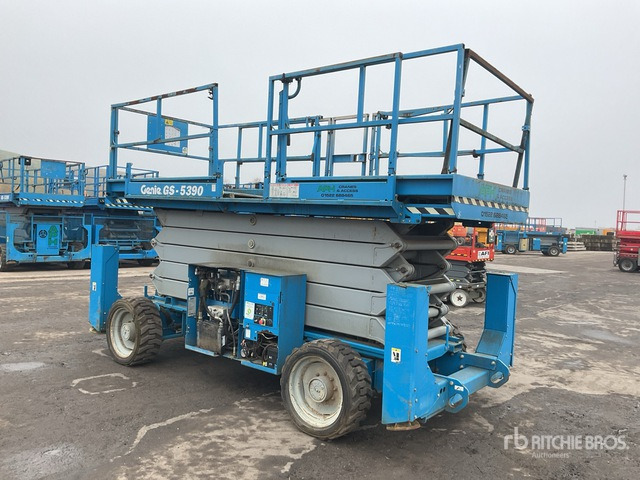 2007 Genie GS-5390 4x4 Diesel Scissor Lift - Nacelle ciseaux: photos 5 2007 Genie GS-5390 4x4 Diesel Scissor Lift - Nacelle ciseaux: photos 5