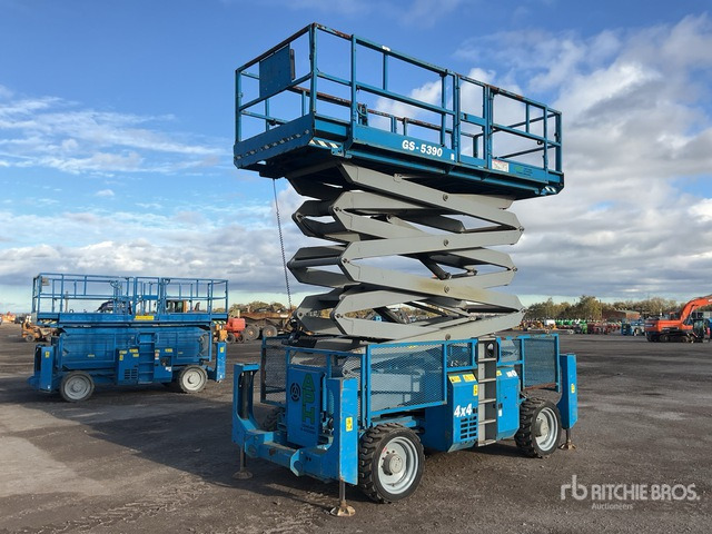 2007 Genie GS-5390 4x4 Diesel Scissor Lift - Nacelle ciseaux: photos 2 2007 Genie GS-5390 4x4 Diesel Scissor Lift - Nacelle ciseaux: photos 2