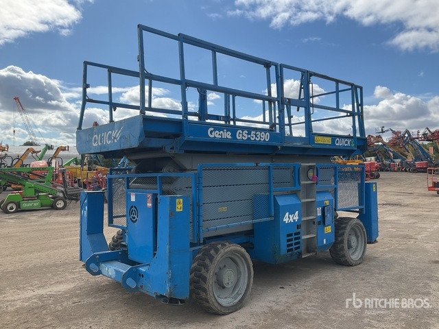 2007 Genie GS-5390 4x4 Diesel Scissor Lift - Nacelle ciseaux: photos 2 2007 Genie GS-5390 4x4 Diesel Scissor Lift - Nacelle ciseaux: photos 2