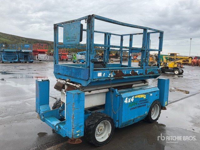 2008 Genie GS3268 4x4 Diesel Scissor Lift - Nacelle ciseaux: photos 4 2008 Genie GS3268 4x4 Diesel Scissor Lift - Nacelle ciseaux: photos 4