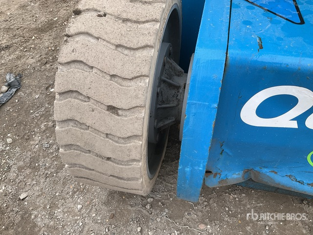 2015 Genie Z30N 10m Narrow Electric Boom Articulating Boom Lift - Nacelle articulée: photos 5 2015 Genie Z30N 10m Narrow Electric Boom Articulating Boom Lift - Nacelle articulée: photos 5
