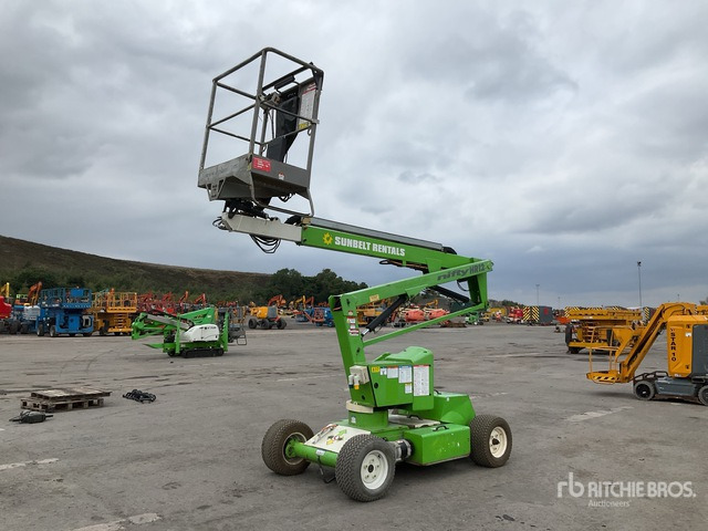 2015 Nifty-Lift HR12NDE 2WD Hybrid Articulating Boom Lift - Nacelle articulée: photos 1 2015 Nifty-Lift HR12NDE 2WD Hybrid Articulating Boom Lift - Nacelle articulée: photos 1