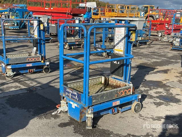 2017 Power Tower Nano Vertical Mast Lift - Nacelle à mât vertical: photos 2 2017 Power Tower Nano Vertical Mast Lift - Nacelle à mât vertical: photos 2