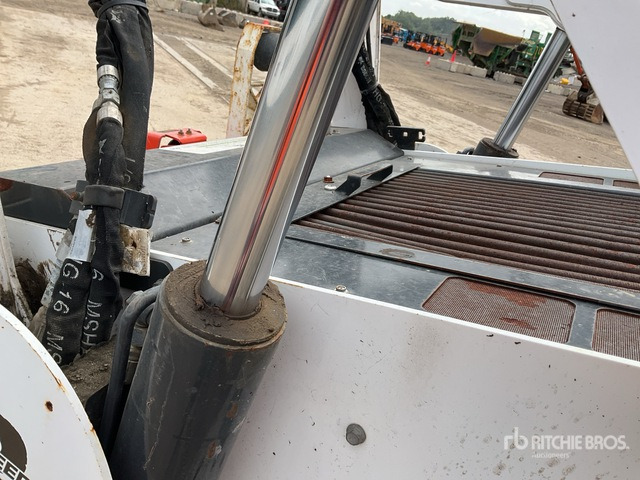 2019 Bobcat T870 Two-Speed High Flow Tracked Skid Steer Loader - Mini chargeuse: photos 5 2019 Bobcat T870 Two-Speed High Flow Tracked Skid Steer Loader - Mini chargeuse: photos 5
