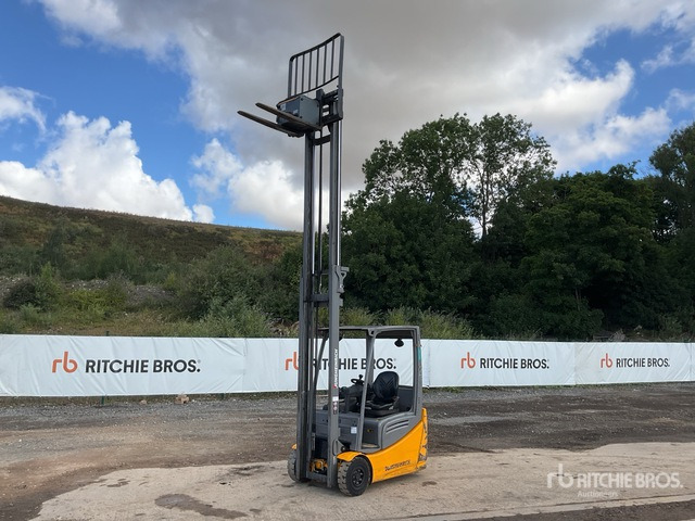 2019 Jungheinrich EFG216K 1600 kg 3 Wheel Electric Forklift - Chariot élévateur électrique: photos 2 2019 Jungheinrich EFG216K 1600 kg 3 Wheel Electric Forklift - Chariot élévateur électrique: photos 2