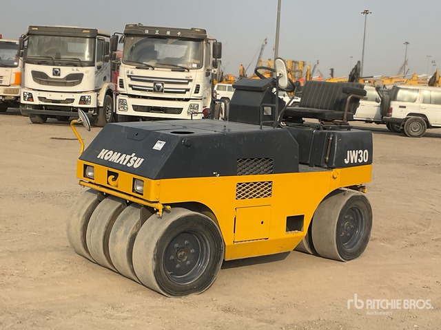 1996 Komatsu JW30-2 7 Wheel Pneumatic Roller - Compacteur à pneus: photos 2 1996 Komatsu JW30-2 7 Wheel Pneumatic Roller - Compacteur à pneus: photos 2