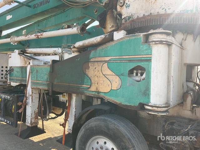 1998 Mack MR688S 1997 Schwing KVM 42/38 42 m on 8x4 Concrete Pump Truck - Camion pompe: photos 4 1998 Mack MR688S 1997 Schwing KVM 42/38 42 m on 8x4 Concrete Pump Truck - Camion pompe: photos 4