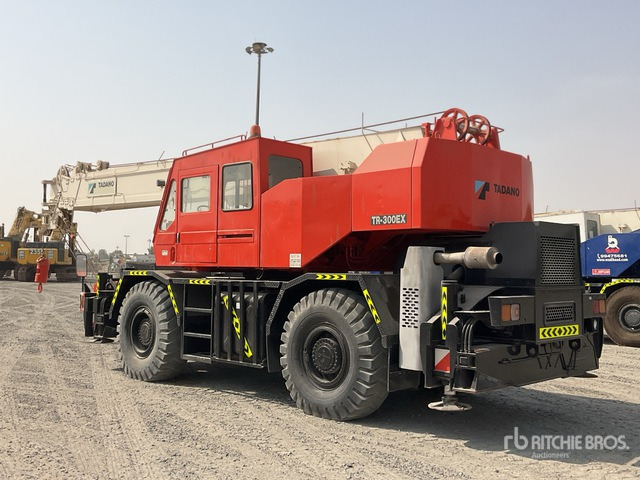 2002 Tadano TR300EX 30 ton 4x4x4 Rough Terrain Crane - Grue automotrice lente: photos 3 2002 Tadano TR300EX 30 ton 4x4x4 Rough Terrain Crane - Grue automotrice lente: photos 3