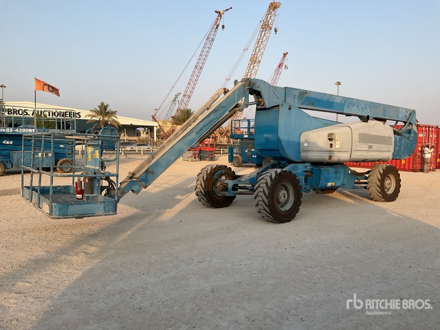 2008 Genie Z-135 4WD Diesel Articulating Boom Lift - Nacelle articulée: photos 1 2008 Genie Z-135 4WD Diesel Articulating Boom Lift - Nacelle articulée: photos 1