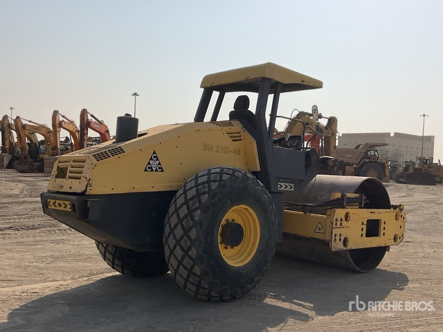 2010 Bomag BW211D-40 - Compacteur à pieds de mouton/ Monocylindre: photos 4 2010 Bomag BW211D-40 - Compacteur à pieds de mouton/ Monocylindre: photos 4