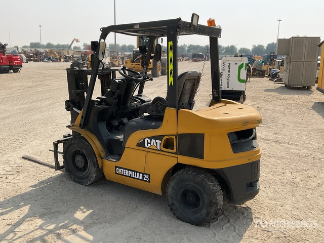 2010 Cat DP25NT 2.5 ton Forklift - Chariot élévateur diesel: photos 4 2010 Cat DP25NT 2.5 ton Forklift - Chariot élévateur diesel: photos 4