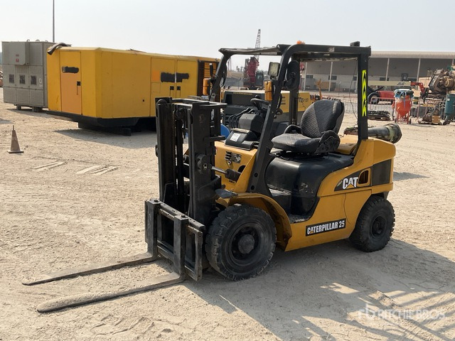 2010 Cat DP25NT 2.5 ton Forklift - Chariot élévateur diesel: photos 2 2010 Cat DP25NT 2.5 ton Forklift - Chariot élévateur diesel: photos 2