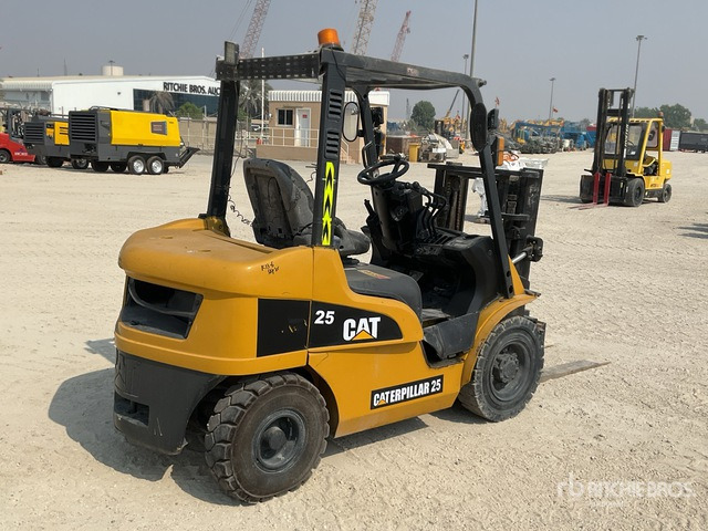 2010 Cat DP25NT 2.5 ton Forklift - Chariot élévateur diesel: photos 3 2010 Cat DP25NT 2.5 ton Forklift - Chariot élévateur diesel: photos 3