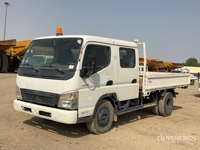 2010 Mitsubishi Canter 4x2 Crew Cab Flatbed Truck - Camion plateau: photos 2 2010 Mitsubishi Canter 4x2 Crew Cab Flatbed Truck - Camion plateau: photos 2