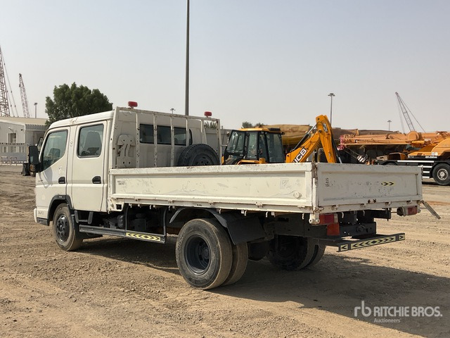 2010 Mitsubishi Canter 4x2 Crew Cab Flatbed Truck - Camion plateau: photos 3 2010 Mitsubishi Canter 4x2 Crew Cab Flatbed Truck - Camion plateau: photos 3