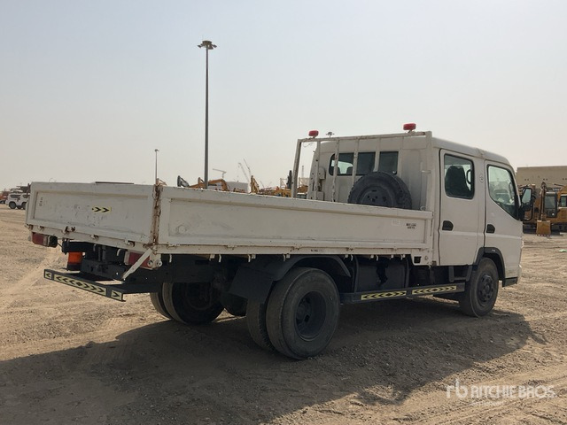 2010 Mitsubishi Canter 4x2 Crew Cab Flatbed Truck - Camion plateau: photos 3 2010 Mitsubishi Canter 4x2 Crew Cab Flatbed Truck - Camion plateau: photos 3