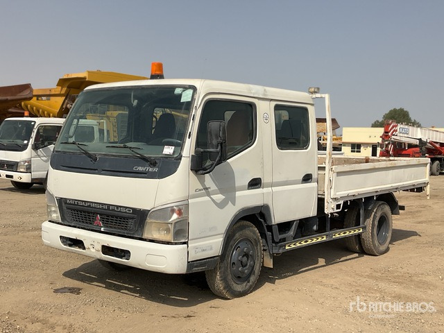 2010 Mitsubishi Canter 4x2 Crew Cab Flatbed Truck - Camion plateau: photos 1 2010 Mitsubishi Canter 4x2 Crew Cab Flatbed Truck - Camion plateau: photos 1