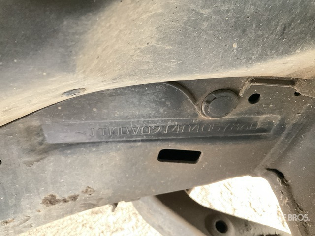 2011 Toyota Land Cruiser 200R 4x4 SUV - SUV: photos 1 2011 Toyota Land Cruiser 200R 4x4 SUV - SUV: photos 1