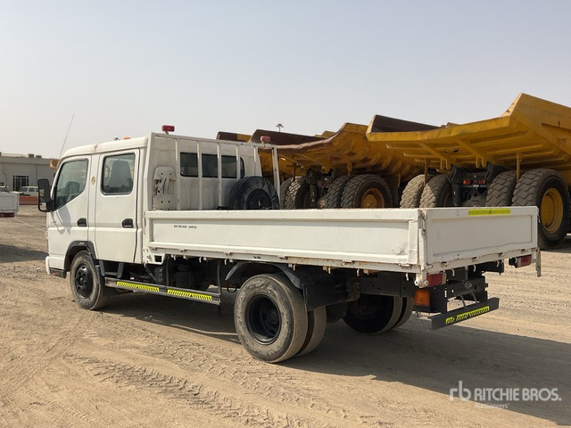 2012 Mitsubishi Canter 4x2 Crew Cab Flatbed Truck - Camion plateau: photos 3 2012 Mitsubishi Canter 4x2 Crew Cab Flatbed Truck - Camion plateau: photos 3