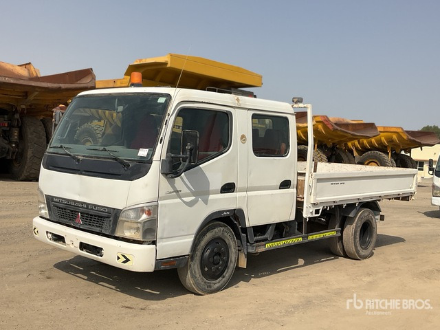 2012 Mitsubishi Canter 4x2 Crew Cab Flatbed Truck - Camion plateau: photos 1 2012 Mitsubishi Canter 4x2 Crew Cab Flatbed Truck - Camion plateau: photos 1