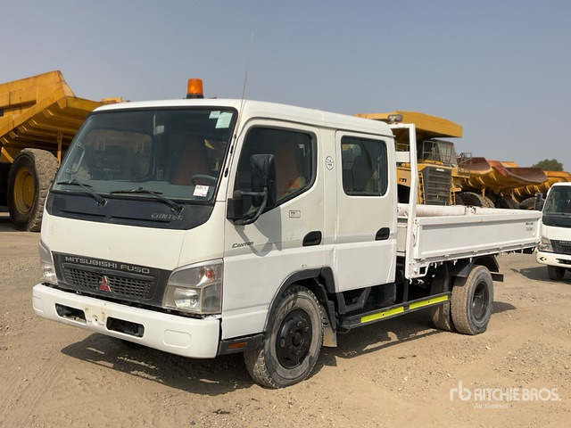 2014 Mitsubishi Canter 4x2 Crew Cab Flatbed Truck - Camion plateau: photos 1 2014 Mitsubishi Canter 4x2 Crew Cab Flatbed Truck - Camion plateau: photos 1