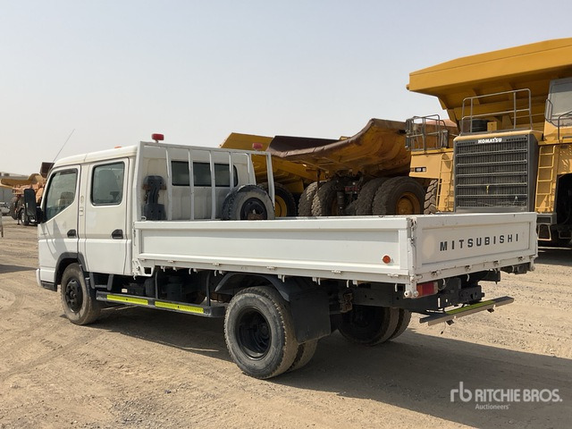 2014 Mitsubishi Canter 4x2 Crew Cab Flatbed Truck - Camion plateau: photos 3 2014 Mitsubishi Canter 4x2 Crew Cab Flatbed Truck - Camion plateau: photos 3