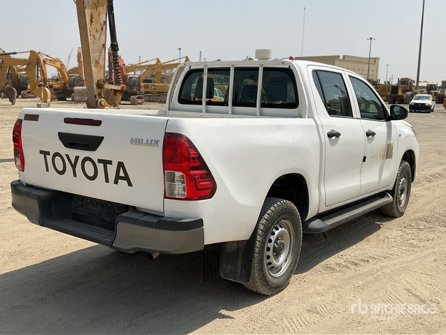 2018 Toyota Hilux 4x4 Crew Cab Pickup - Pick-up: photos 4 2018 Toyota Hilux 4x4 Crew Cab Pickup - Pick-up: photos 4