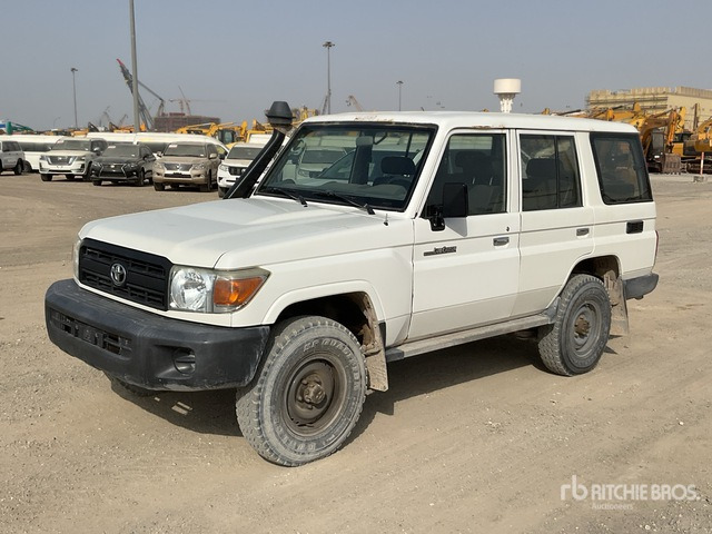 2018 Toyota Land Cruiser 76L 4x4 SUV - SUV: photos 2 2018 Toyota Land Cruiser 76L 4x4 SUV - SUV: photos 2