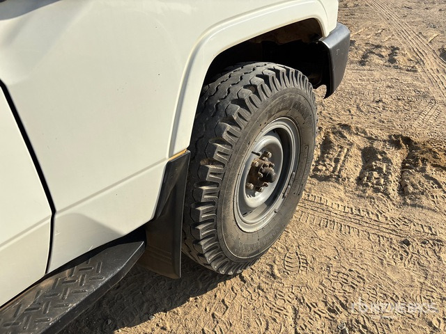 2018 Toyota Land Cruiser 78R 4x4 SUV - SUV: photos 4 2018 Toyota Land Cruiser 78R 4x4 SUV - SUV: photos 4